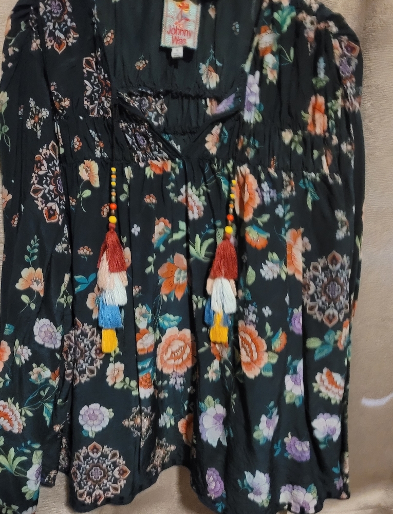 JOHNNY WAS BLOUSE XL, pit to pit 30", shoulder to hem 29". Long, bell sleeves